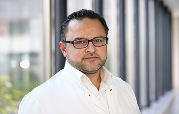 Dr. med. Hasan Oral im Portrait im weißen Kittel© Rhein-Maas Klinikum