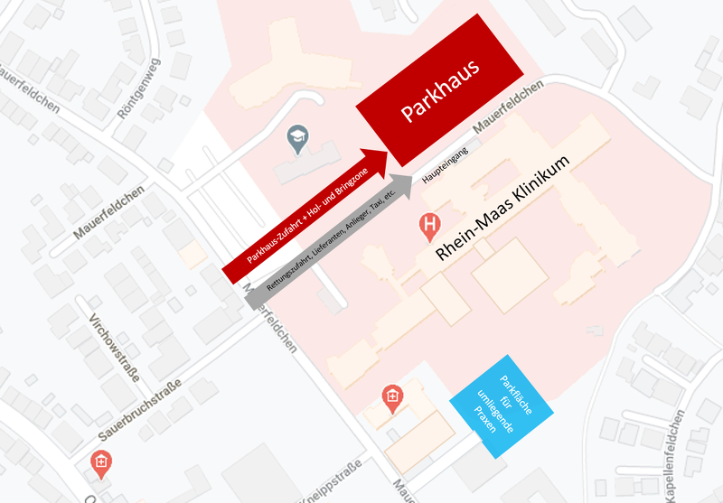 Blick auf eine Karte mit der Parkplatzregelung am Rhein-Maas Klinikum