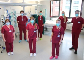 18 frisch examinierte Gesundheits- und Krankenpfleger nehmen ihre Arbeit im Rhein Maas Klinikum auf